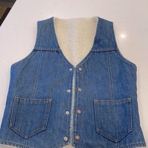 Nelson brand vest 18 1/2 inches pit to pit, men’s small?  super cool vintage